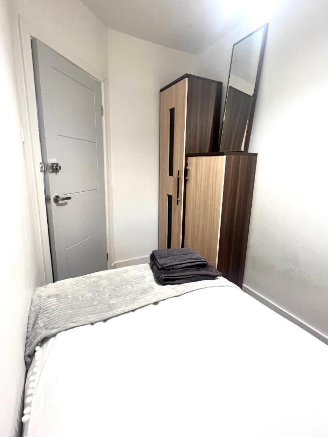 Lovely Single Room Лондон Экстерьер фото