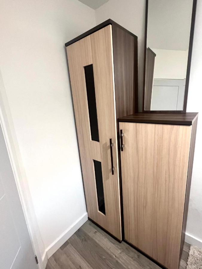 Lovely Single Room Лондон Экстерьер фото